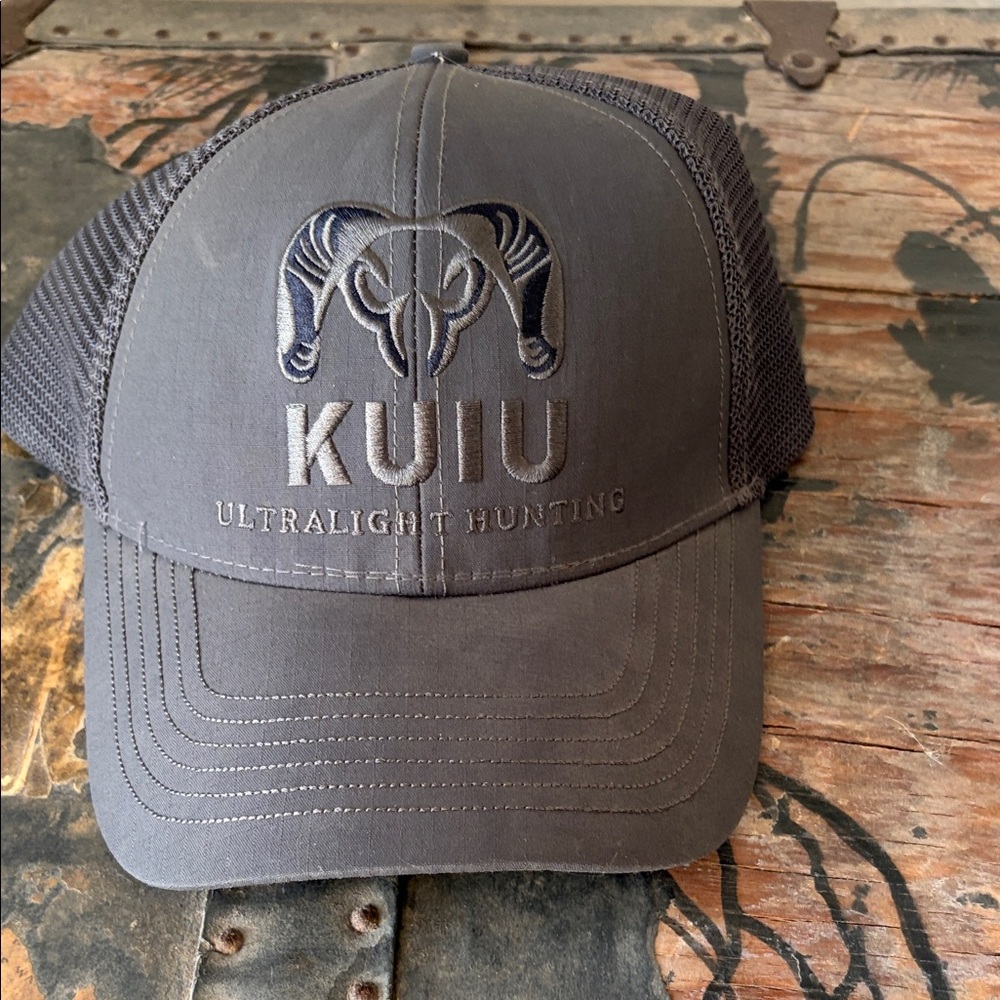 KUIU Charcoal Ultralight hat